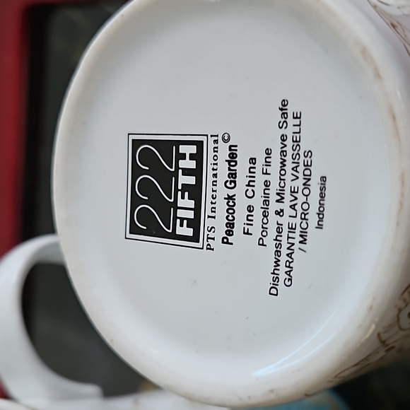 222 Fifth Pair Of Peacock Garden Fine China Coffee Mugs - Picture 3 of 4